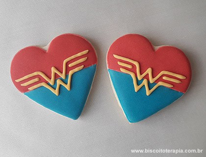 Biscoitos Decorados de Batman e Mulher Maravilha