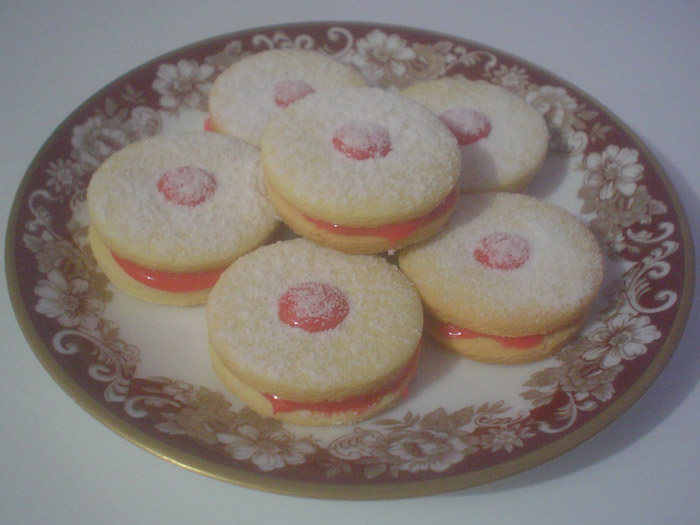 Biscoitos Recheados de Morango