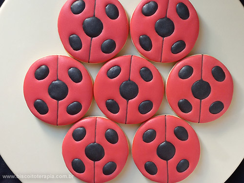 Biscoitos Decorados de Ladybug e Cat Noir