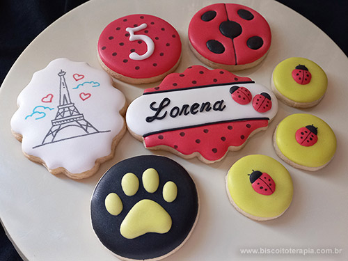 Biscoitos Decorados de Ladybug e Cat Noir